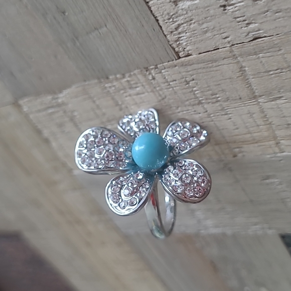 Flower Ring Size 9 - Picture 3 of 7